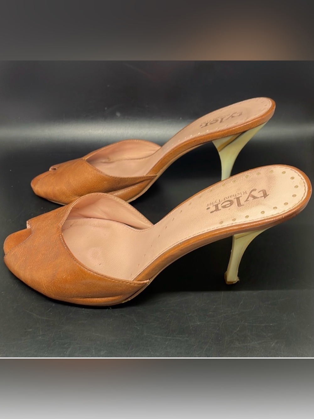 Vintage Tyler by Richard Tyler brown leather Wile peep toe heels Size 9.5